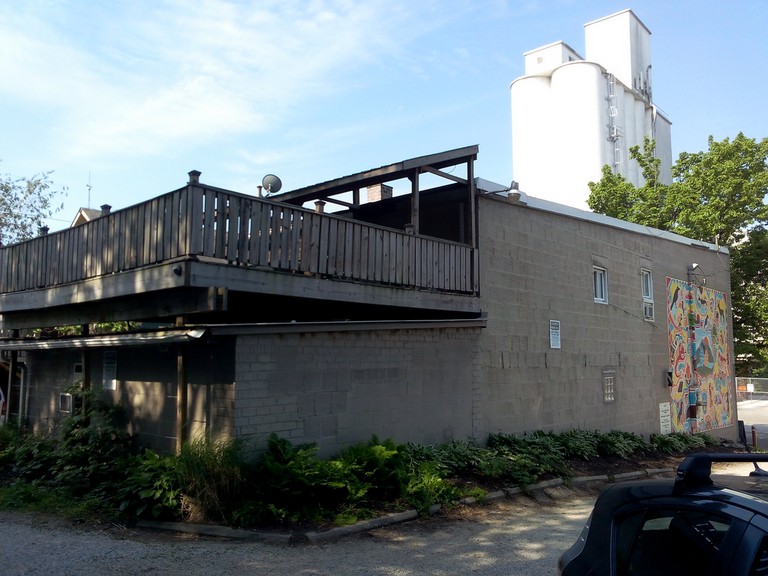 Large tin coverd deck featured at KentSuites