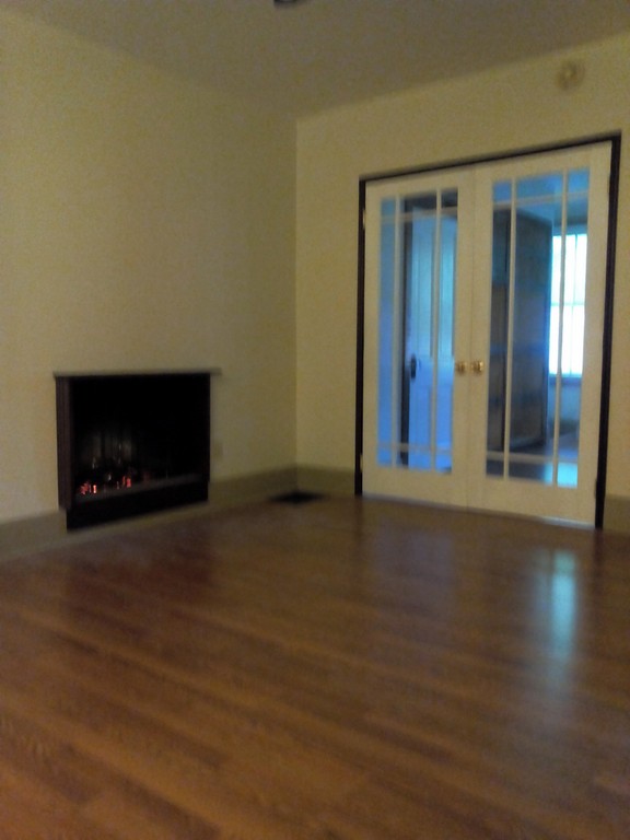 Dimplex and hardwood floors at KentSuites