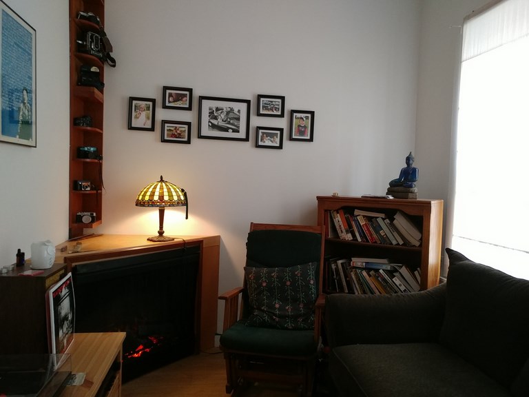 Corner Dimplex fireplace featured at KentSuites