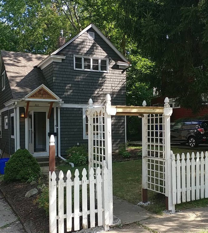 Spacious Two-Floor Loft Bungalow on Quiet Streen in Kent Ohio